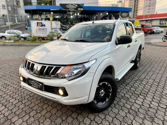 MITSUBISHI L200 TRITON 2.4 16V TURBO DIESEL SPORT GLS CD 4P 4X4 AUTOMÁTICO